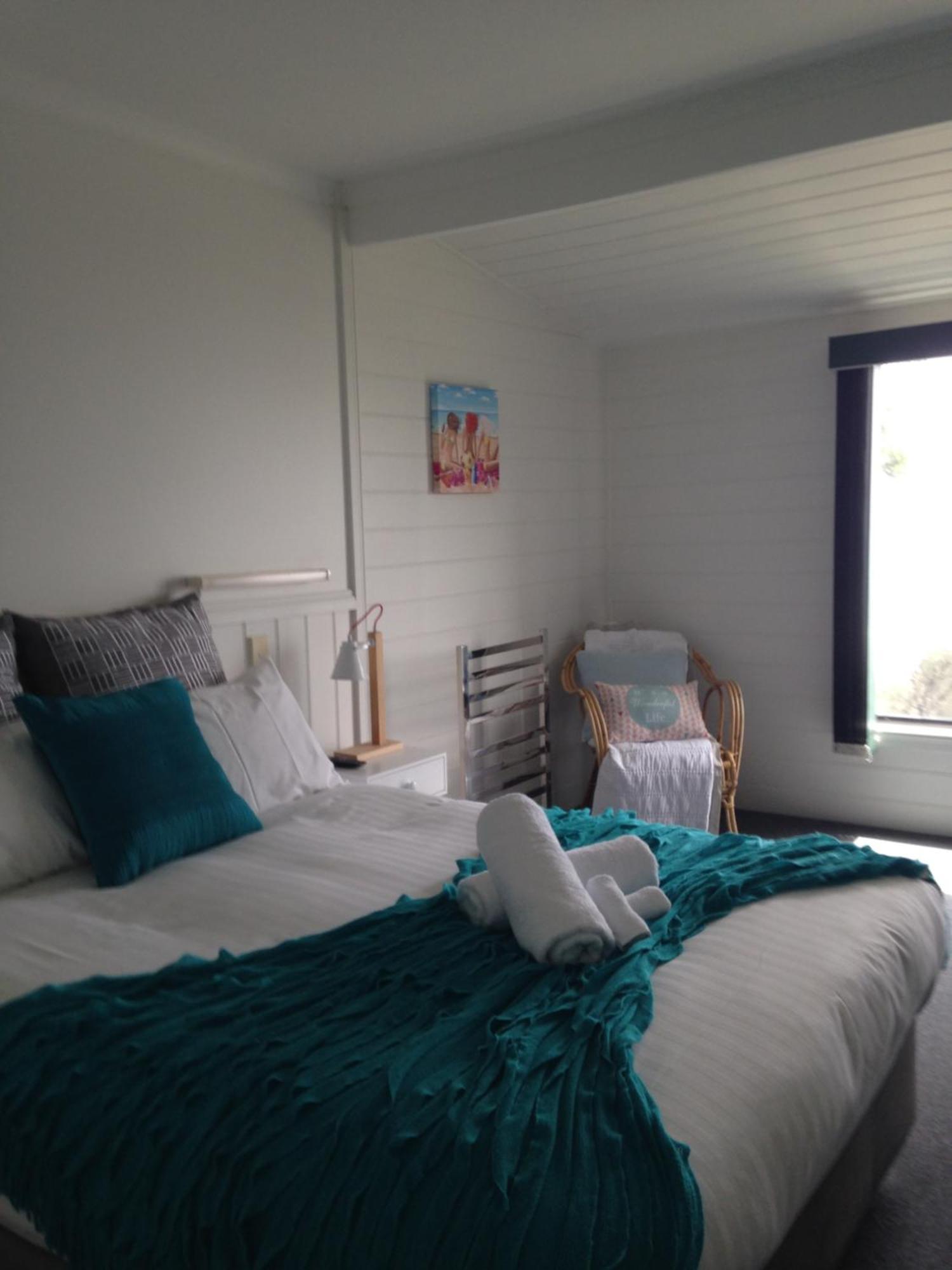 Kingfisher Cottage Beachfront At The Binalong Bay Exterior foto