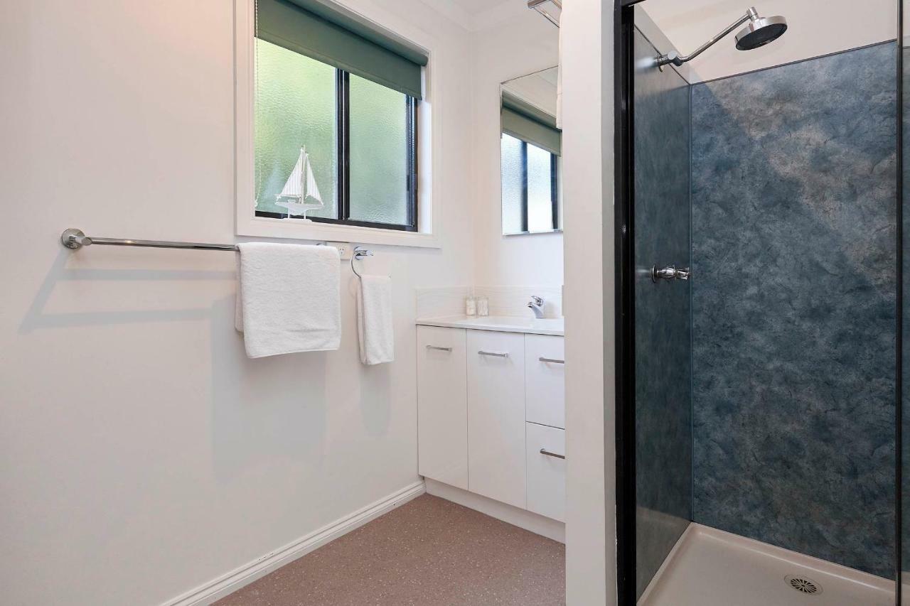Kingfisher Cottage Beachfront At The Binalong Bay Exterior foto